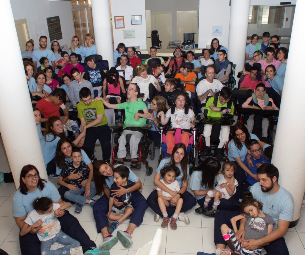 Natalia Velilla 🇪🇺 (@natalia_velilla) on Twitter photo Quiero agradecer a los profesionales de <a href="/atenpace/">atenpace 💚</a>, que gestiona un Centro de Día y un Colegio de Educación especial su humanidad y profesionalidad. Quiero que se sepa que hay gente maravillosa. Hilo va 👇🏻 Quiero agradecer a los profesionales de <a href="/atenpace/">atenpace 💚</a>, que gestiona un Centro de Día y un Colegio de Educación especial su humanidad y profesionalidad. Quiero que se sepa que hay gente maravillosa. Hilo va 👇🏻