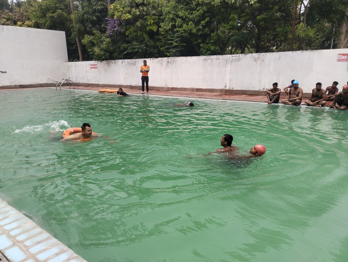BsdmaBihar's tweet image. “सुरक्षित तैराकी”  कार्यक्रम के अंतर्गत 26वें बैच में दरभंगा जिले के प्रशिक्षुओं का आज आठवें दिन 150 Mtr #swimming  &amp;amp; #RescueOnly  #skilltest  लिया गया। तैराकी और बचाव कौशल जांच&quot;  परीक्षण तैराकी के कौशल और बचाव तकनीकों का मूल्यांकन करने के लिए किया जाता है। @BiharDMD