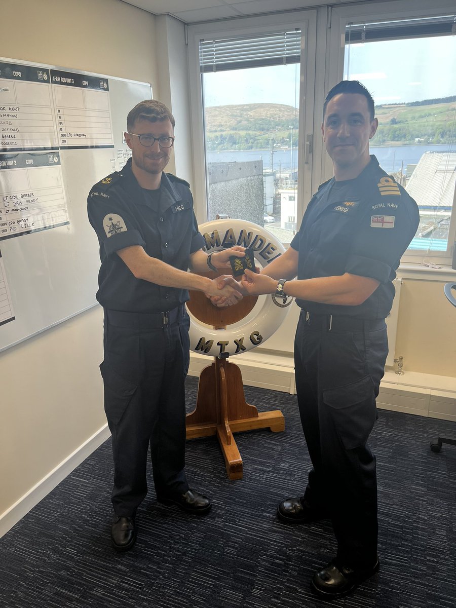 RN_MTXG's tweet image. 📣 Recognising our sailors’ achievements!
🔥 Today our Group HQ came together to recognise newly selected PO(CIS) Michael Hogg. PO Hogg has been a crucial asset stepping above his expected duties both at sea and alongside.
⚓️ Well done Hoggy!
#MaritimeExcellence #OurPeople