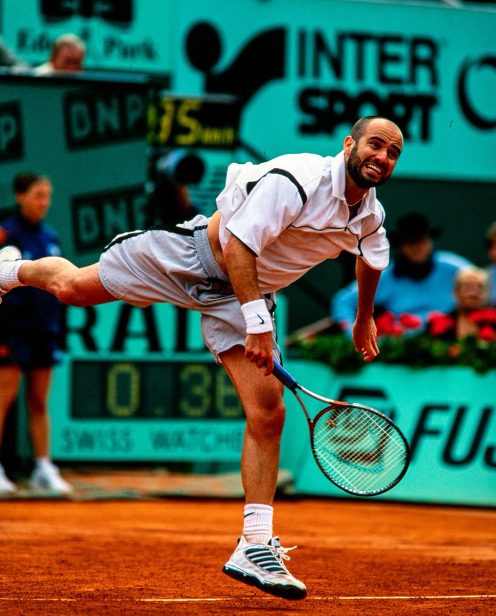 Wishing a very Happy Birthday to <a href="/AndreAgassi/">Andre Agassi</a> 🎉  

📸 Scenes from his unforgettable 1999 <a href="/rolandgarros/">Roland-Garros</a> victory that completed his career Grand Slam and marked one of the greatest comebacks in tennis history.

➡️ tennisfame.com/hall-of-famers…