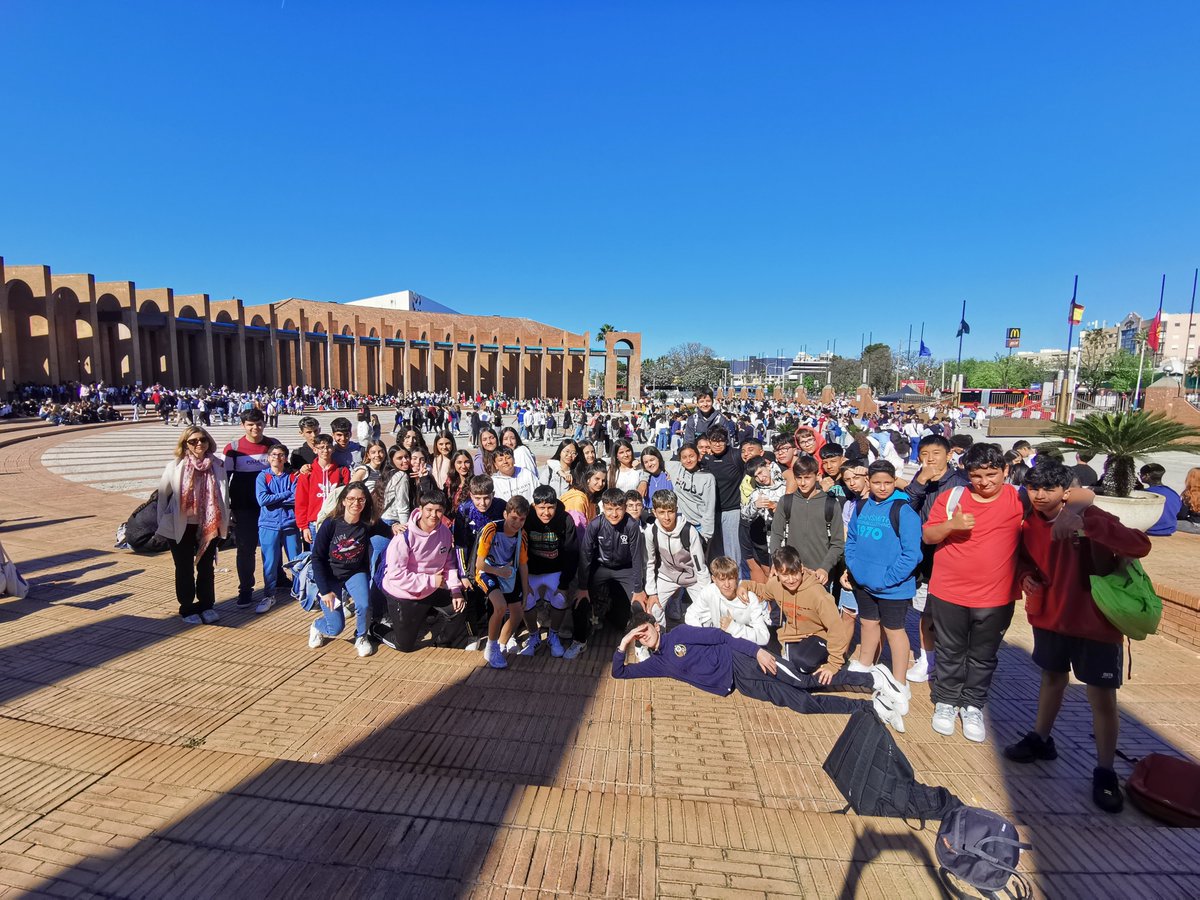 El 23 de abril el alumnado de 2⁰A y 2⁰C visitaron la Feria de la Ciencia de Sevilla. Esta es la principal actividad que desarrolla la Sociedad Andaluza para la Divulgación de la Ciencia.