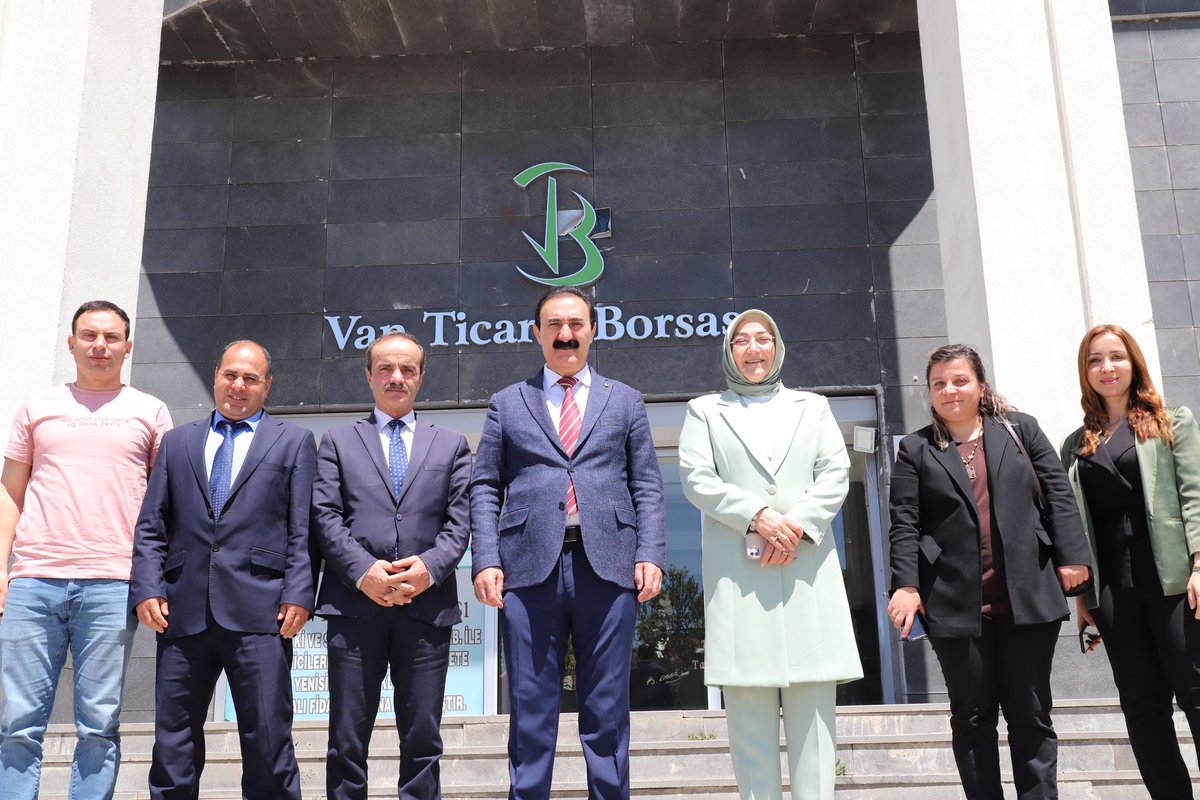Van Çalışma ve İş Kurumu İl Müdürü Sn. Selma Biçek, Şube Müdürleri Sn.Hanife Beyaz ve Sn.Aydın Baştin ile İş ve Meslek Danışmanı Sn. Yılmaz Kaplan; Borsamızı ziyaret ederek Yönetim Kurulu Başkanımız Nayif Süer ile bir araya geldiler. 

Gerçekleştirilen ziyarette çeşitli konularda