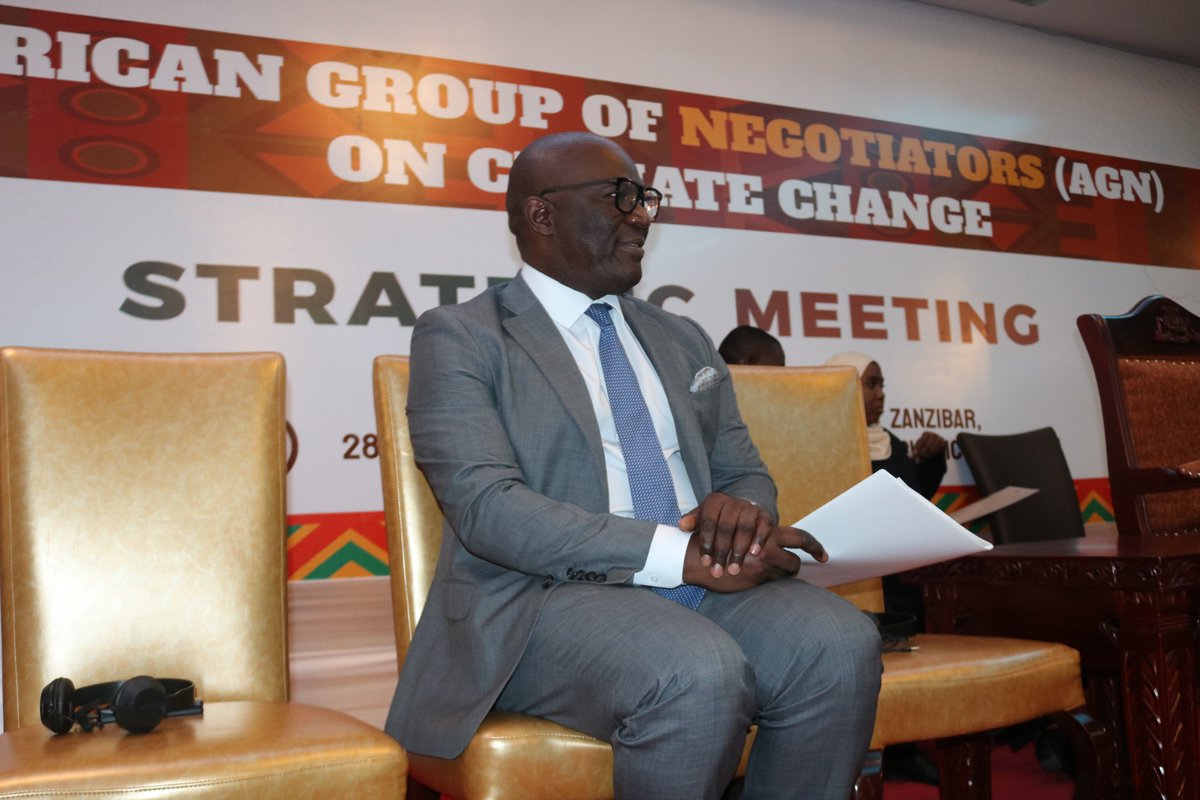 AGN Chair tweet media