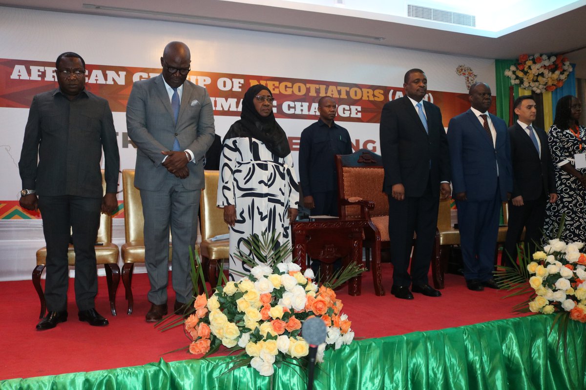 AGN Chair tweet media