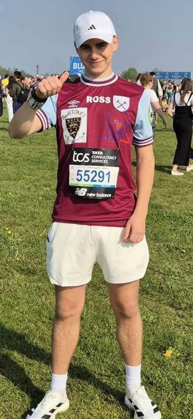 BromptonSupport's tweet photo. Ross ran in the @LondonMarathon but sadly collapsed after 16 miles and was hospitalised. We are so proud of Ross who was running in memory of his @westhamfootball loving friend Billy who was under the care of @RBandH. He raised an incredible £3,000 for our charity. #TeamBrompton https://t.co/mWkUd7RSGQ