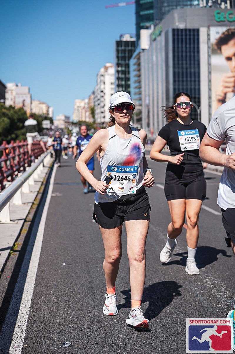 Race photo! Madrid marathon. First marathon for me. Forgot to put cream on shoulders and they have burnt a lot 🫠 shoes fantastic as always.