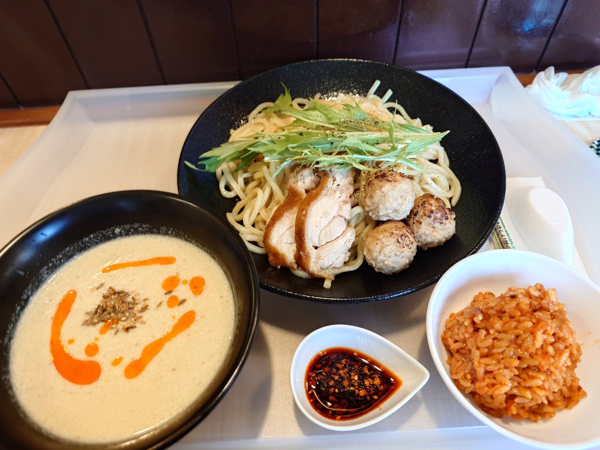 7_sanzu's tweet photo. SPICE BEAR
ラーメンナイト
新ごぼうのポタージュつけ麺大盛
ザクスパ・追い飯のカレー

ドボンと麺をつけてすすると・・・新ゴボウの甘みが(・∀・)ｲｲ!!
ザクスパと赤い粉を入れると味変でままた(・∀・)ｲｲ!!
〆でカレーをスープにドボンしたらこれもまたウマ！
ごちそうさまでした～
#SPICEBEAR https://t.co/LwgxQU37xG
