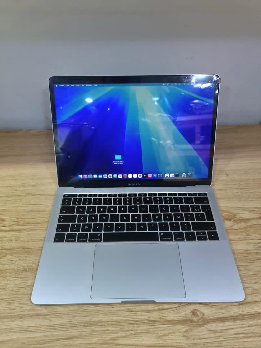 s0muah's tweet photo. anoda falaa deal!
tap in 

MacBook PRO 2017
INTEL CORE i5, 2.3GHz DUAL-CORE 3.6GHz MAX, WITH 64MB OF eDRAM
256GB SSD 
8GB RAM 
INTEL IRIS PLUS GRAPHICS 640
KEYBOARD BACKLIT 
13.3 INCHES LED 2K SCREEN SIZE
MacOS SEQUOIA INSTALLED
🏷️ GH¢ 5.5k https://t.co/7fo2sFsgNp