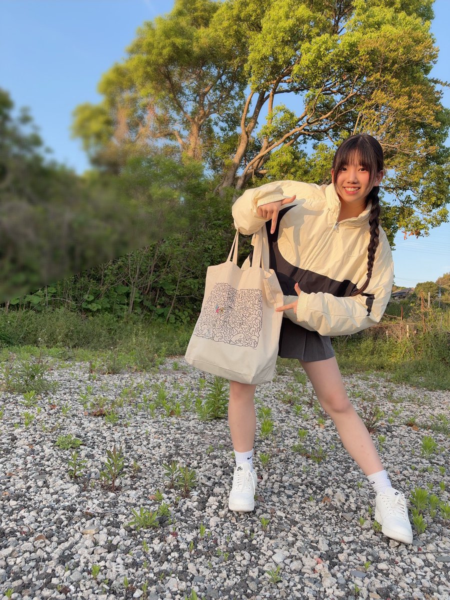 こんばんは✋😽

今日は、ららが描いたバックと、てんとう虫ちゃんを紹介します👜🐞

どっちも可愛いですっ❣️

皆さんぜひチェックしてくださると嬉しいです( * ॑꒳ ॑*)