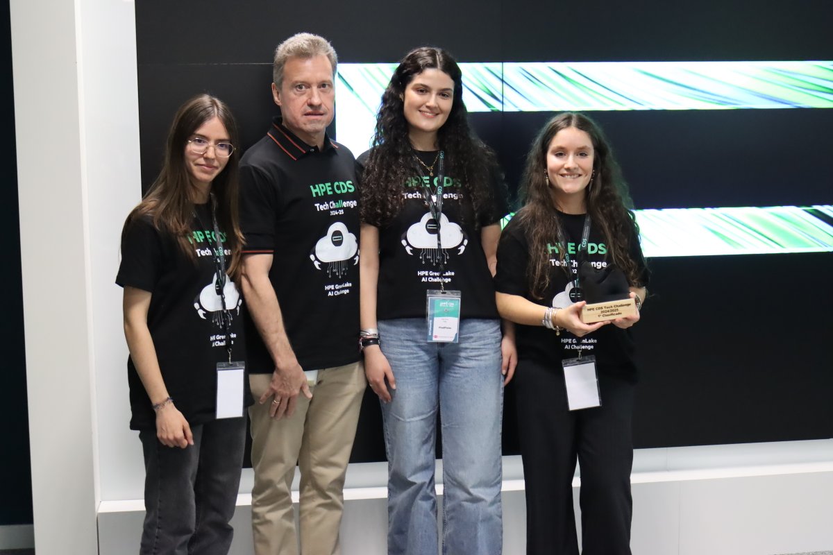 HPE_Espana's tweet image. 🎉 ¡Ya tenemos ganadoras del IV #TechChallenge de #HPE y @HPECDS_ES!
Enhorabuena al equipo de la @UDC_gal por su propuesta sobre gestión inteligente de datos urbanos y ODS 2030, que les lleva a ganar la competición y prácticas en HPE. 🏆
Gracias a @AlfredoYepez_ y…