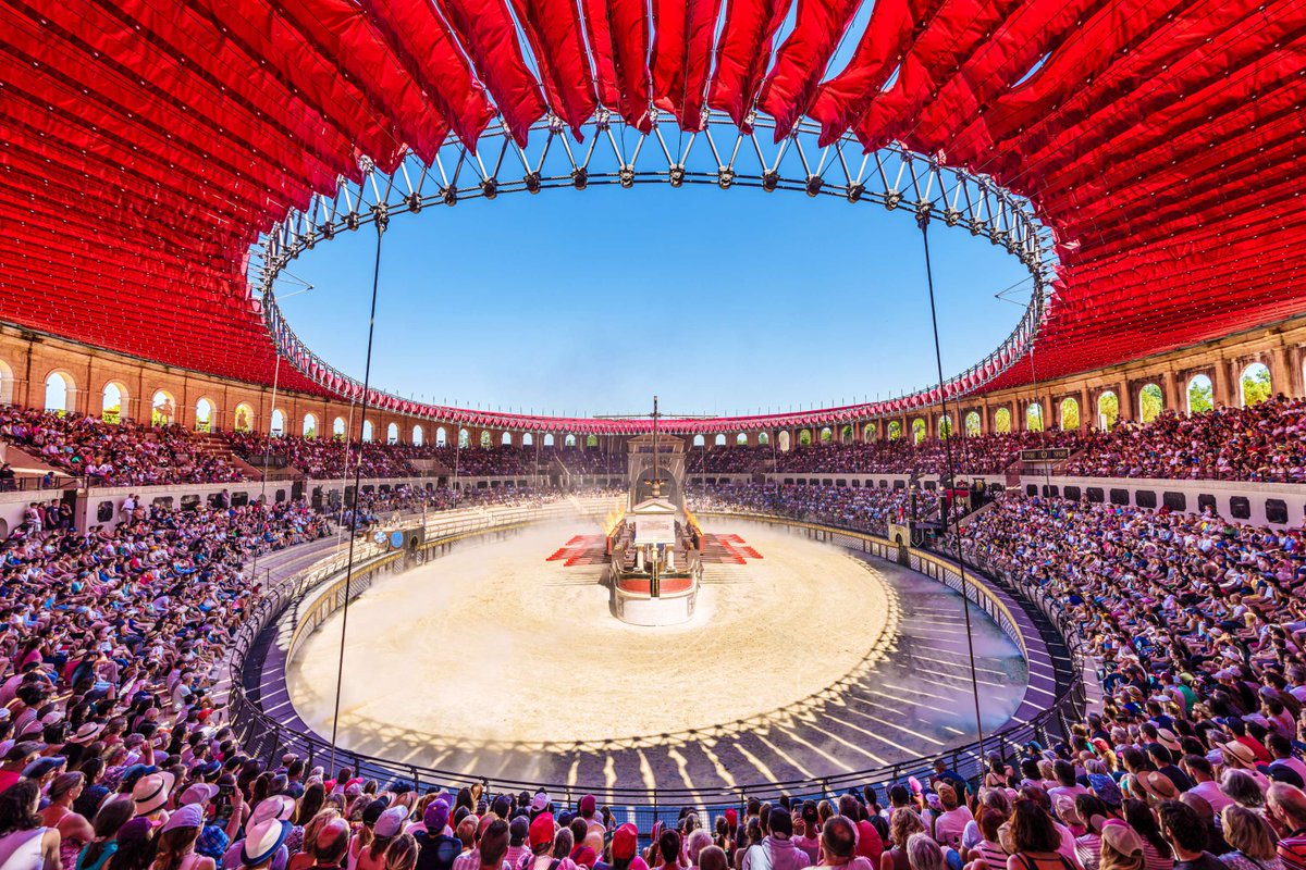 PuyduFou's tweet photo. ✨ Le Stadium Gallo-Romain du Puy du Fou !

🪶 Arriverez-vous à citer les 3 épreuves des jeux du cirque qu’endurent Damien et sa famille dans notre spectacle Le Signe du Triomphe ?

©MartinSylvos 
#PuyduFou #PuyduFou2025 #LeSigneduTriomphe https://t.co/sAJ0jTiX4b