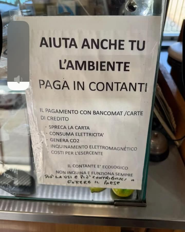 itsmeback_'s tweet photo. "Più la usi 💳 e più contribuisci a fottere il paese"
COGLIONE! https://t.co/dyh2jyoIw9