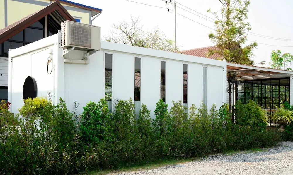 PropertyTalks's tweet image. buff.ly/JPWl6bP
Discover the power of compact and durable steel structures! These units are appearing everywhere, from greenhouses to emergency hospitals. Your business might benefit from extra storage or a temporary office space. #SustainableSolutions #ModularDesign