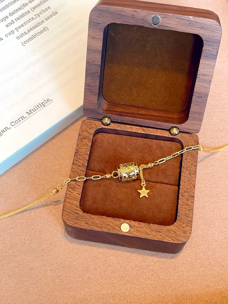 fishhappybyself's tweet image. 新品周家同款小蛮腰星星系列✨
项链金重:6.5g↔️
手链金重:4.9g↔️
 #黄金 #项链 #手链