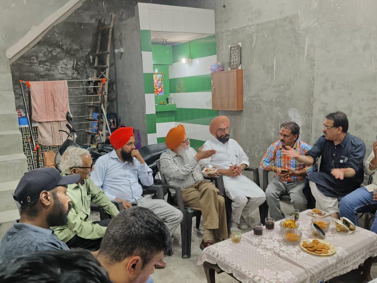 NijjarDr's tweet photo. ਵਾਰਡ ਨੰਬਰ 64 ਵਿੱਚ ਸ੍ਰੀ ਨਰਿੰਦਰ ਮਰਵਾਹਾ ਜੀ ਵੱਲੋਂ ਕਰਵਾਈ ਗਈ ਮੀਟਿੰਗ ਵਿੱਚ ਹਾਜ਼ਰੀ ਭਰੀ।
ਇਸ ਮੌਕੇ ਇਲਾਕੇ ਦੇ ਨਿਵਾਸੀਆਂ ਨਾਲ ਵਾਰਡ ਦੀ ਤਰੱਕੀ ਨੂੰ ਲੈ ਕੇ ਸਾਰਥਕ ਚਰਚਾ ਹੋਈ।
ਸਭ ਦੀ ਭਾਗੀਦਾਰੀ ਅਤੇ ਸਹਿਯੋਗ ਨਾਲ ਅਸੀਂ ਆਪਣੇ ਇਲਾਕੇ ਨੂੰ ਹੋਰ ਬਿਹਤਰ ਅਤੇ ਵਿਕਸਿਤ ਬਣਾਉਣ ਵੱਲ ਵਧ ਰਹੇ ਹਾਂ।
#Ward64 #PublicMeeting #DevelopmentDiscussion #AAPAmritsar #AAPPunjab #BhagwantMann #ProgressWithPeople
@AAPPunjab @ArvindKejriwal @BhagwantMann @msisodia
