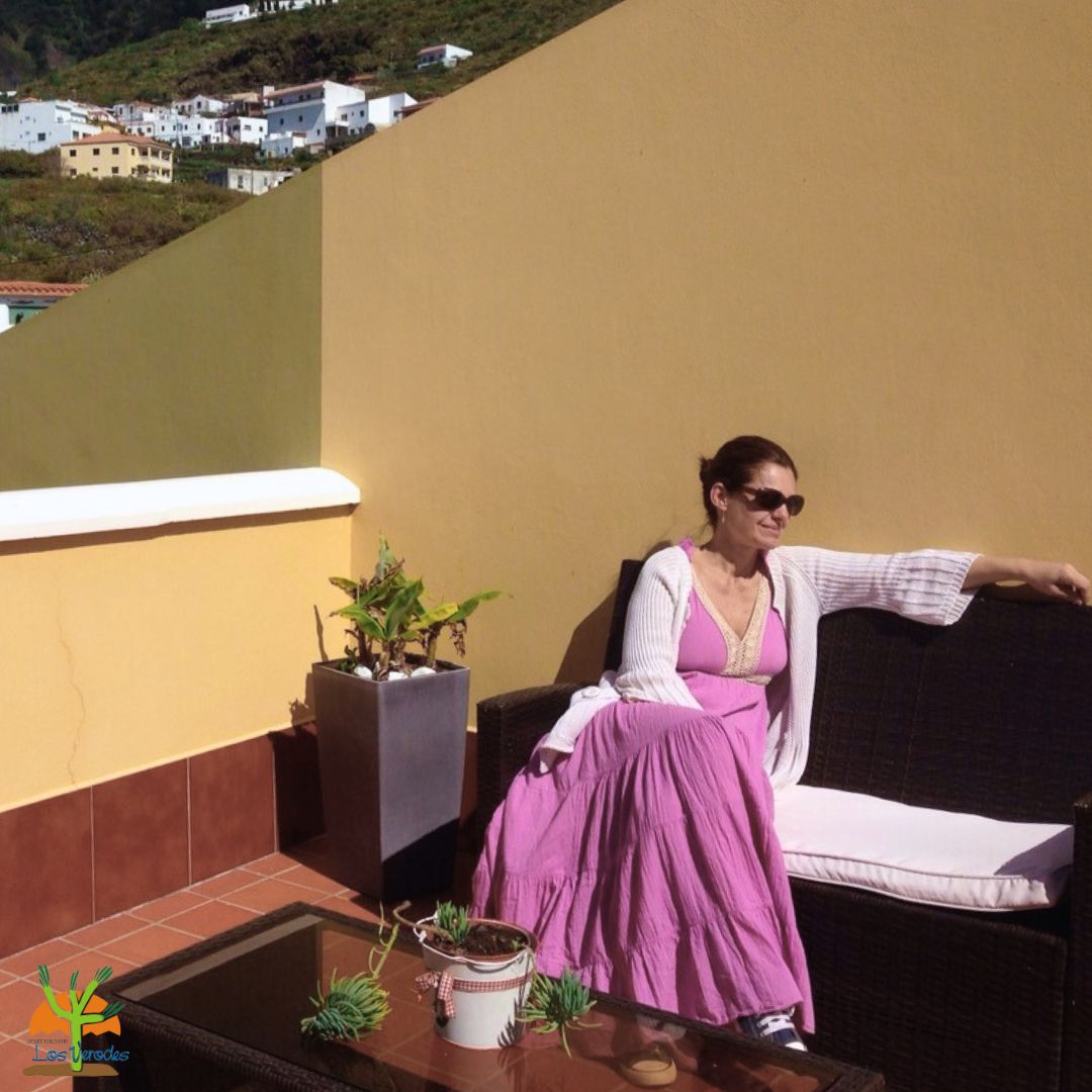 losverodes's tweet photo. 🌅Nuestra terraza Sky Blue es el lugar perfecto para contemplar el mágico Valle del Golfo con el océano de fondo. Aquí, los atardeceres tiñen el cielo de colores únicos y, al caer la noche, las estrellas iluminan el cielo 🌌💫.
Vive El Hierro desde este rincón especial. https://t.co/XzAOvqbfjm