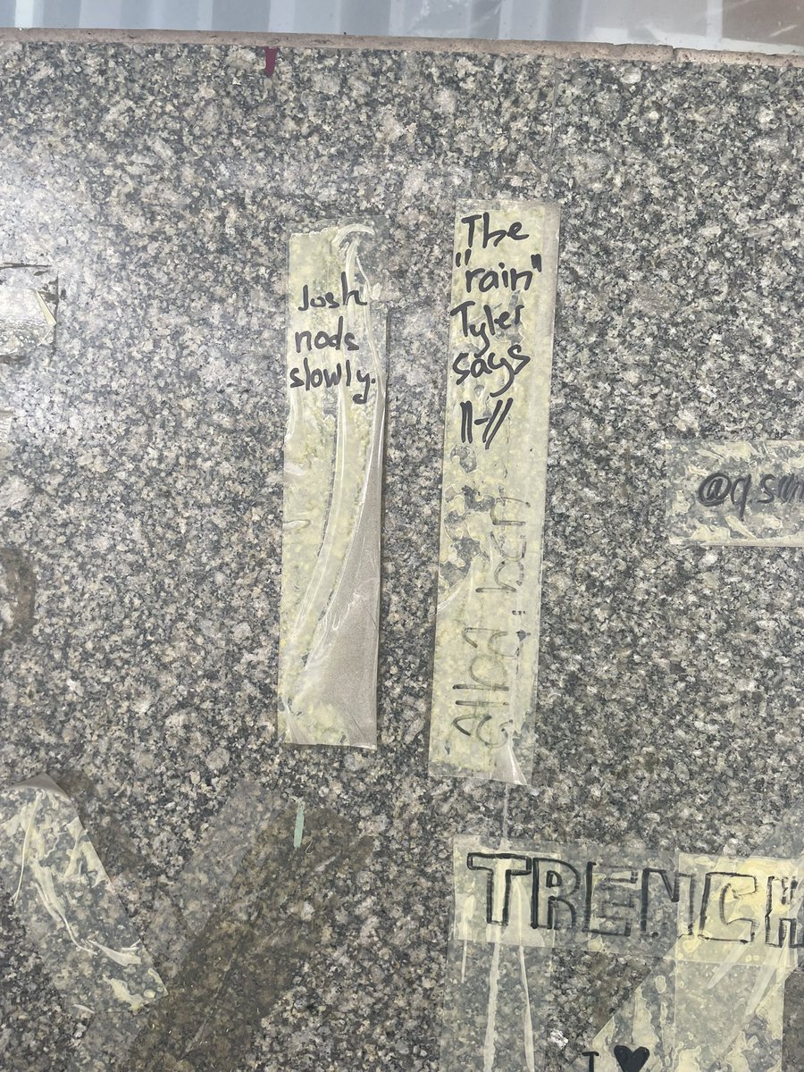 ffolina1's tweet photo. is it another clancy’s letter to torchbearer 
#ukrainianclique #twentyonepilots https://t.co/H4xVFSUvFr