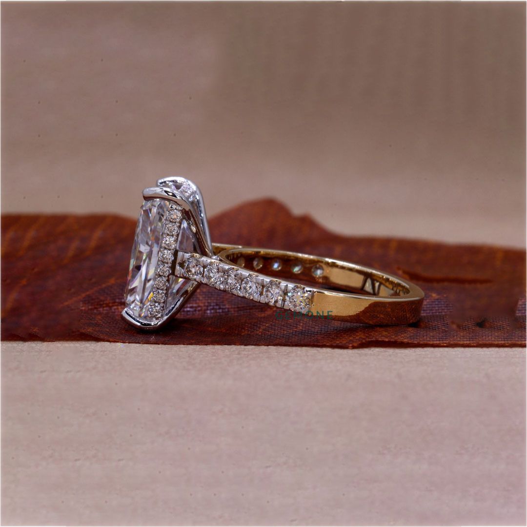 GemoneDiamonds's tweet photo. ✨3.50 CT Radiant-Cut Diamond | 18K Yellow Gold Setting Finished with a diamond-accented band for that extra brilliance. Elegance, precision, and sparkle—just the way it should be.📷 #RadiantCut #DiamondRing #GemoneDiamonds #CraftedToShine #LuxuryJewelry #diamondring  #Trending https://t.co/4tsICtTUmI