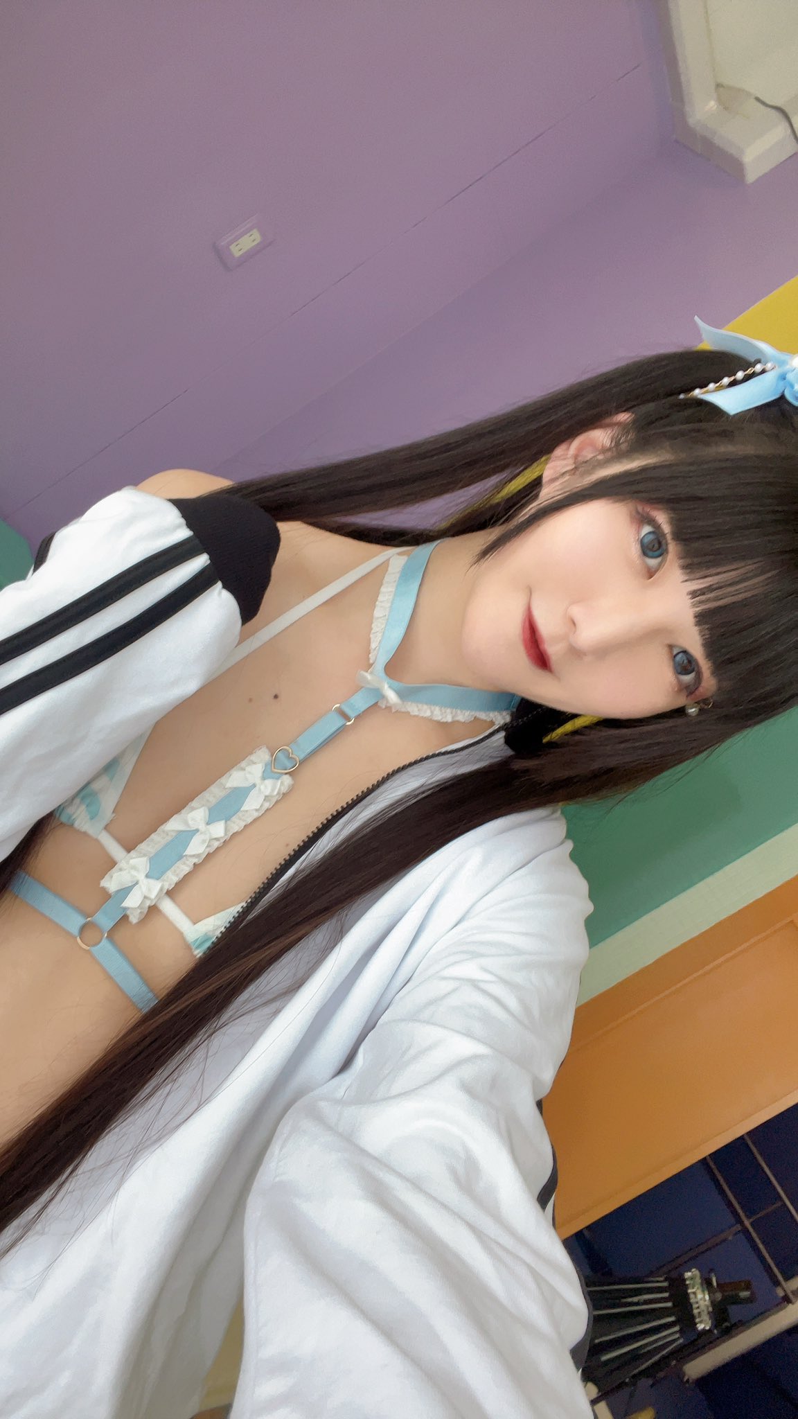ツインテ 貧乳 自撮り 雨下 (@amashita429) / X
