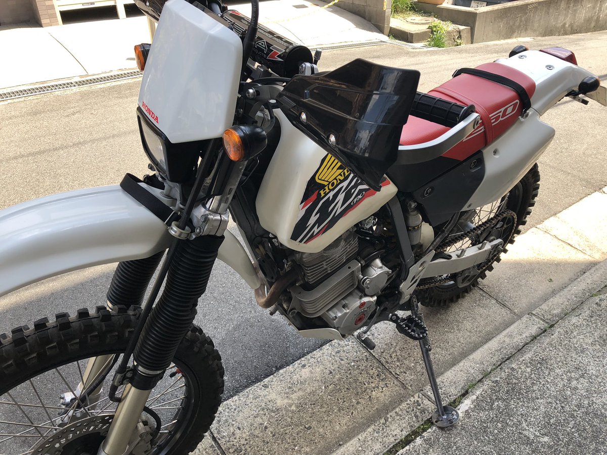 AbdeAbe503's tweet photo. アクセル中開度あたりの
地味なボコつきを解消するために
NJを交換するか悩んでたら
ネット上の話でシングルエンジンには
FCRの加速ポンプが悪さするって話が
多いので殺してみた。
するとあら不思議!
原因は加速ポンプでした。
せっかくの加速ポンプやけど
仕方ない🤔
#XR250 #FCR33 #加速ポンプ https://t.co/5j0GcQ3Z1B