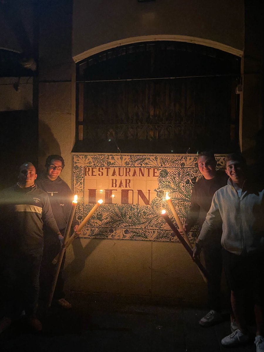 Luz en la oscuridad...
#apagón 
#apagonespana 
#Granada 
#Andalucía 
#España 
#ApagonNacional