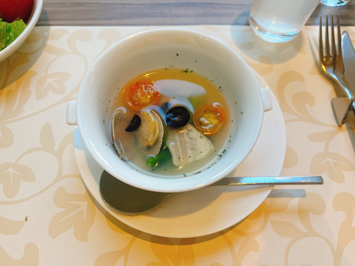 wichopandy's tweet photo. ストロベリーが食べられるビュッフェに来たで https://t.co/pXSZPR8Iu8