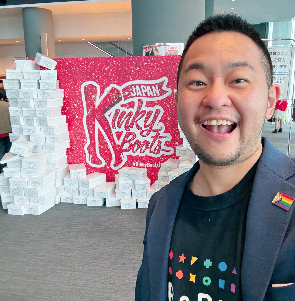 【チャリティ缶バッジ販売中🌈】
ミュージカル『キンキーブーツ』のチャリティ缶バッジの売上は、LGBTQユース支援を行う #ReBit に寄付頂きます！
いただいたご支援は教育やキャリア支援に大事に活用します。
オンラインでも購入可能なので、ぜひ応援ください！
🏳️‍🌈ご購入はこちら▶