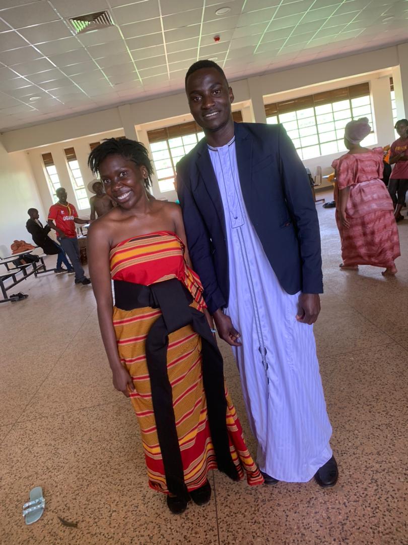 Mwana watu no nemukwambala  tebalutumidwa mwana
Omuganda yena yayambalanga nagumira
