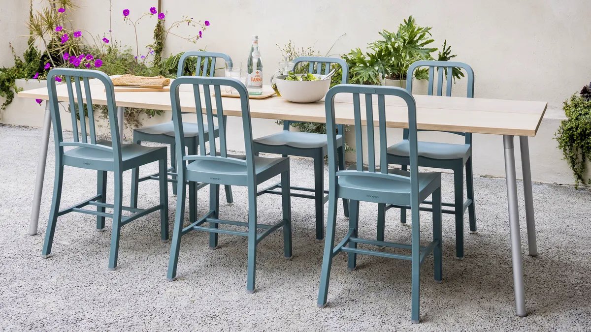 Made of 111 recycled PET bottles, the 111 Navy chair by Emeco is a story of innovation…
Shop here: lomuarredi.com/en/chairs/2255…
#navy #design #ecofriendly #recycling #furniture #iconic #lomuarredi