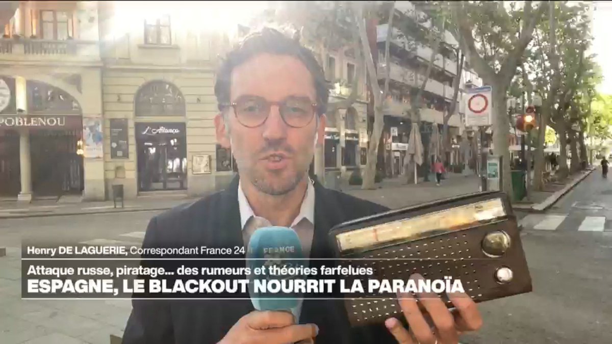 PaulinePaccard's tweet image. Transistor is the new cool @henrydelaguerie @France24_fr