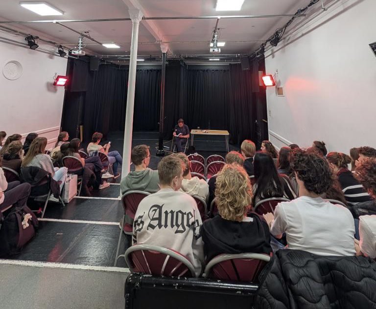 A delight to speak to a room of keen, sparky Austrian students about The Ghost Cat and how to develop creative writing techniques! ✍️🐈 

Many thanks to The Edinburgh Experience and Frau Beder for picking up a copy of my book in Graz and choosing to share it with her students! 🇦🇹