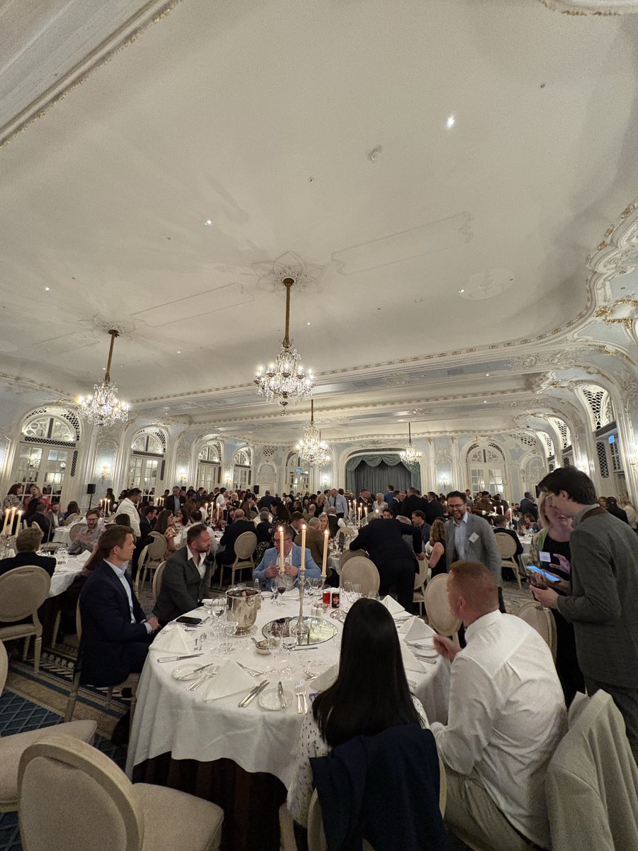 Springboard_UK's tweet photo. A brilliant night at the Arena Networking Savoy Lecture with Karl Atkins & Alex Demetriou of Foodbuy!
Together with @HospAction, we raised £3,730,£1,865 each to support our work in hospitality.
Big thanks to @ArenaNetworking & Lorraine Wood! #ArenaSavoyLecture #SpringboardUK https://t.co/gy8qS0AhOp