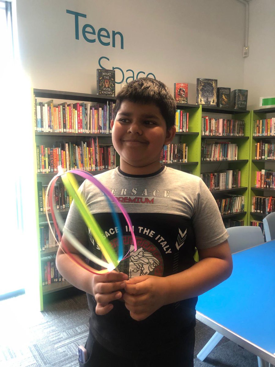 greenwich_clib's tweet photo. We had a fantastic time yesterday at The Greenwich Centre Library making our colourful Maypole whirlygig crafts! A fun and creative way to welcome May — spinning joy for all ages! #LibraryCrafts #Maypole #CommunityFun @GreenwichLibs @Better_UK #LoveYourLibrary @Royal_Greenwich https://t.co/852eGfd9T8