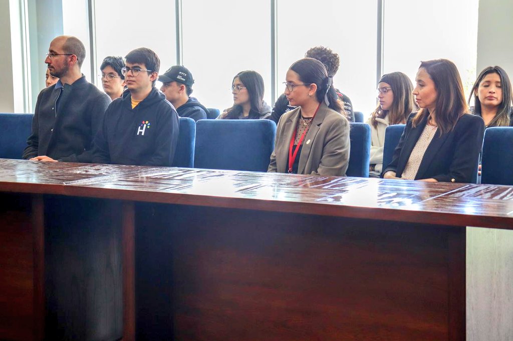 ¡La Red de Ciudades Cómo Vamos de Ecuador se expande! Cuenca es la 3era ciudad en unirse y adoptar este modelo para medir y analizar la calidad de vida de sus habitantes. 

Nuestro aporte, como ciudad pionera en 🇪🇨, es transferir todo el conocimiento y la metodología  para