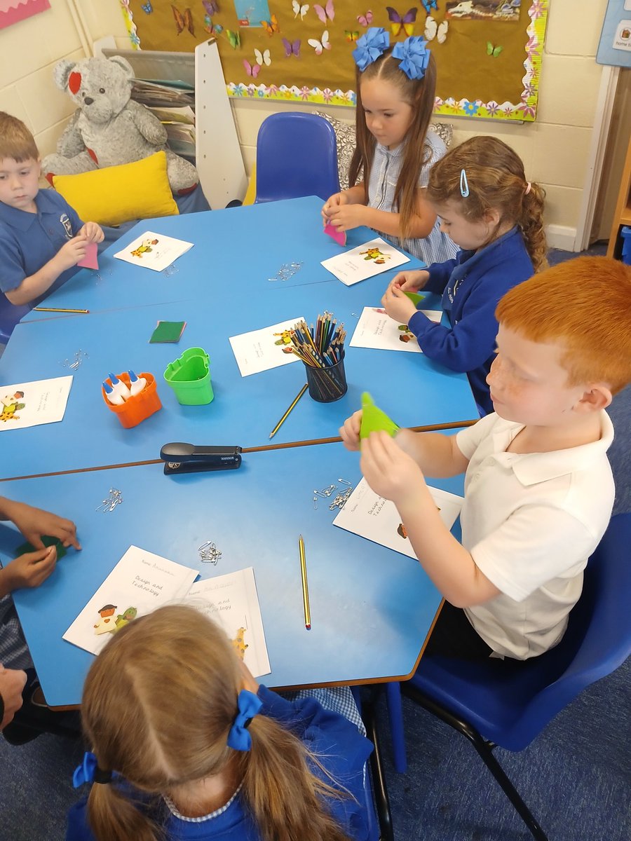 SammyWinchelsea's tweet photo. This morning in D and T with Mrs Archer, we have been investigating how we can fasten material together through the use of glue, staples, and safety pins in preparation for making out puppets @WinchelseaSch @MissG_Burrows https://t.co/nv9eGwWSf8