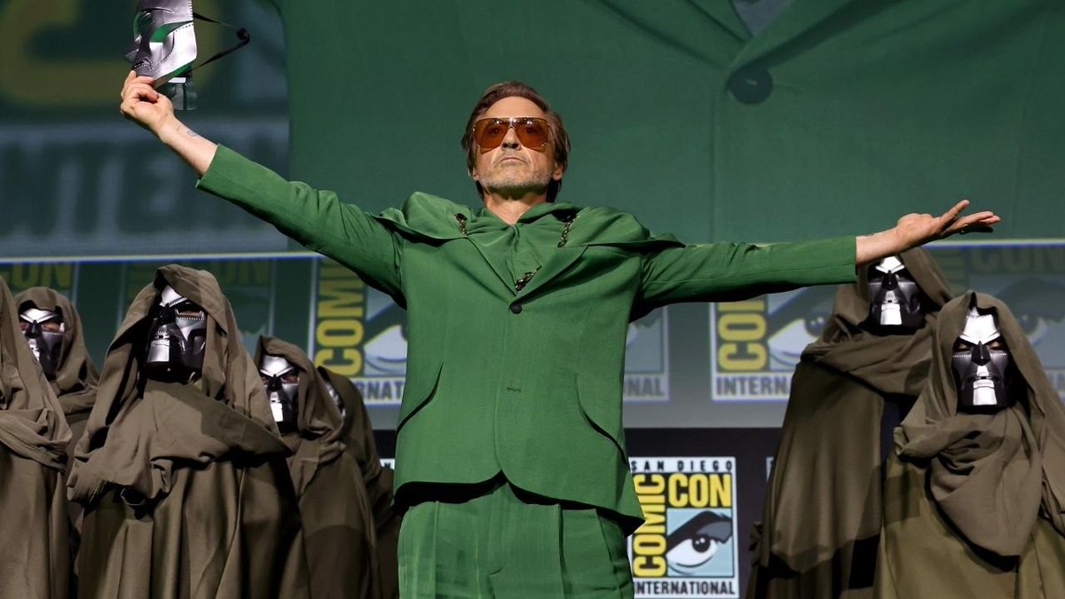 Biibilgi0's tweet photo. 🚨 Robert Downey Jr. geri dönüyor… ama bu kez kahraman değil!
Doctor Doom rolüyle Avengers: Doomsday filminde yer alacağı kesinleşti.
Çekimler başladı!
Marvel evreninde kartlar yeniden dağıtılıyor. 🌀
#Avengers #DoctorDoom #RobertDowneyJr #Marvel https://t.co/qqlSLIwiI6