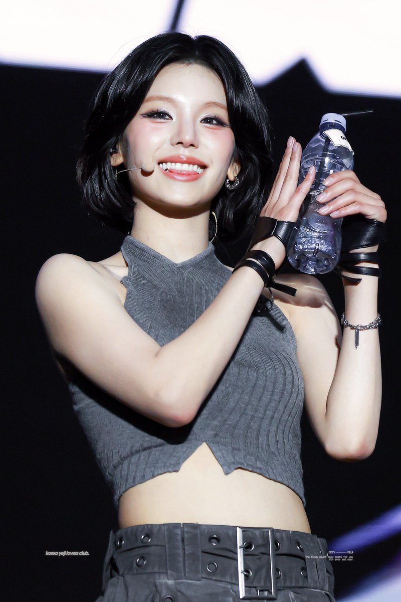 yejisupporters's tweet photo. 250425 K-FLOW 🐶🫰🏻

#ITZY #YEJI #예지 #옞덩봤덩 https://t.co/wuCsCPam09