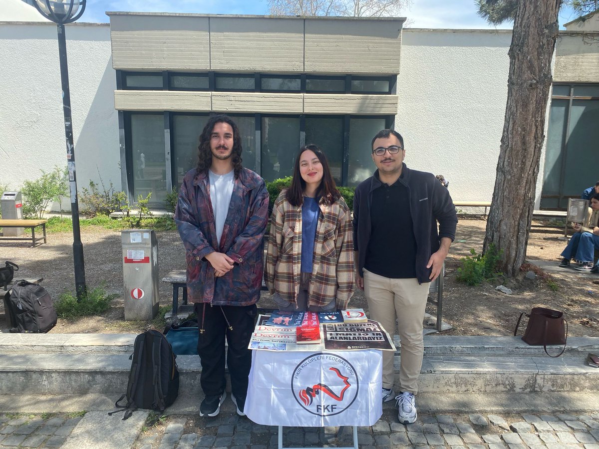 1 Mayıs'ta Gençlik Korteji'ne! 

Tüm sıra arkadaşlarımızı işçi sınıfının birlik, mücadele ve dayanışma günü olan 1 Mayıs'ta birlikte yürümeye çağırıyoruz.

Kütüphane önünde masamızdayız. Gençlik korteji ile ilgili bilgi almak için masamıza uğrayabilirsiniz.