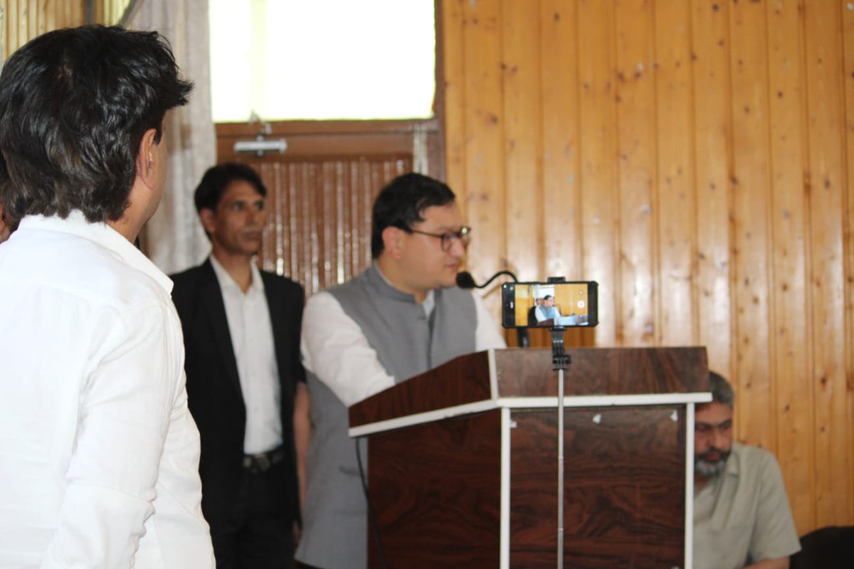 DTCBaramulla's tweet photo. 242 Panchayats Declared TB-Free in Baramulla
Chairman District Health Society (Deputy Commissioner) Baramulla Shri Minga Sherpa (IAS) Felicitates Health Staff and Panchayat Secretaries at TB-Free Panchayat 2024 Award Ceremony https://t.co/NYn1qZnw7q