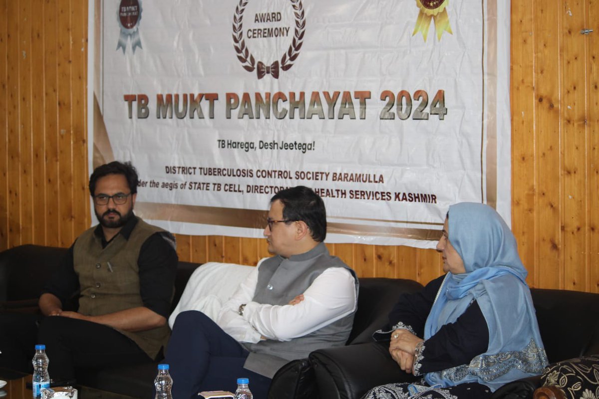 DTCBaramulla's tweet photo. 242 Panchayats Declared TB-Free in Baramulla
Chairman District Health Society (Deputy Commissioner) Baramulla Shri Minga Sherpa (IAS) Felicitates Health Staff and Panchayat Secretaries at TB-Free Panchayat 2024 Award Ceremony https://t.co/NYn1qZnw7q