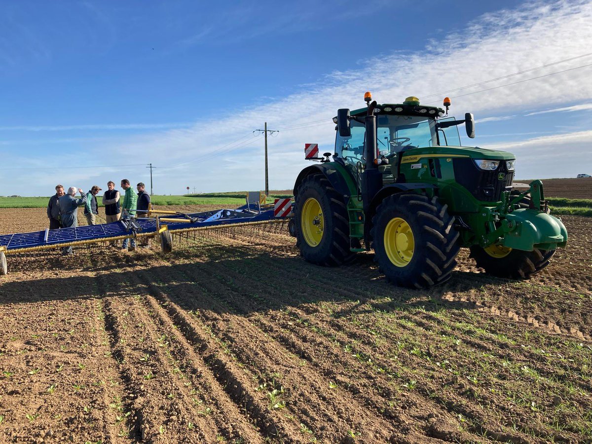 drimeric's tweet image. On teste, on innove, on évolue… c’est ça aussi l’agriculture française 🇫🇷 dont on est fier ! Solutions de #biocontrôle avec @AgriOdor, bineuse, herse étrille, OAD…. Ça carbure pour l’agriculture de demain ! @xarviodf @SyngentaFrance @BASF_Agro_FR #agvisor @_MissBetter @CGB_FR