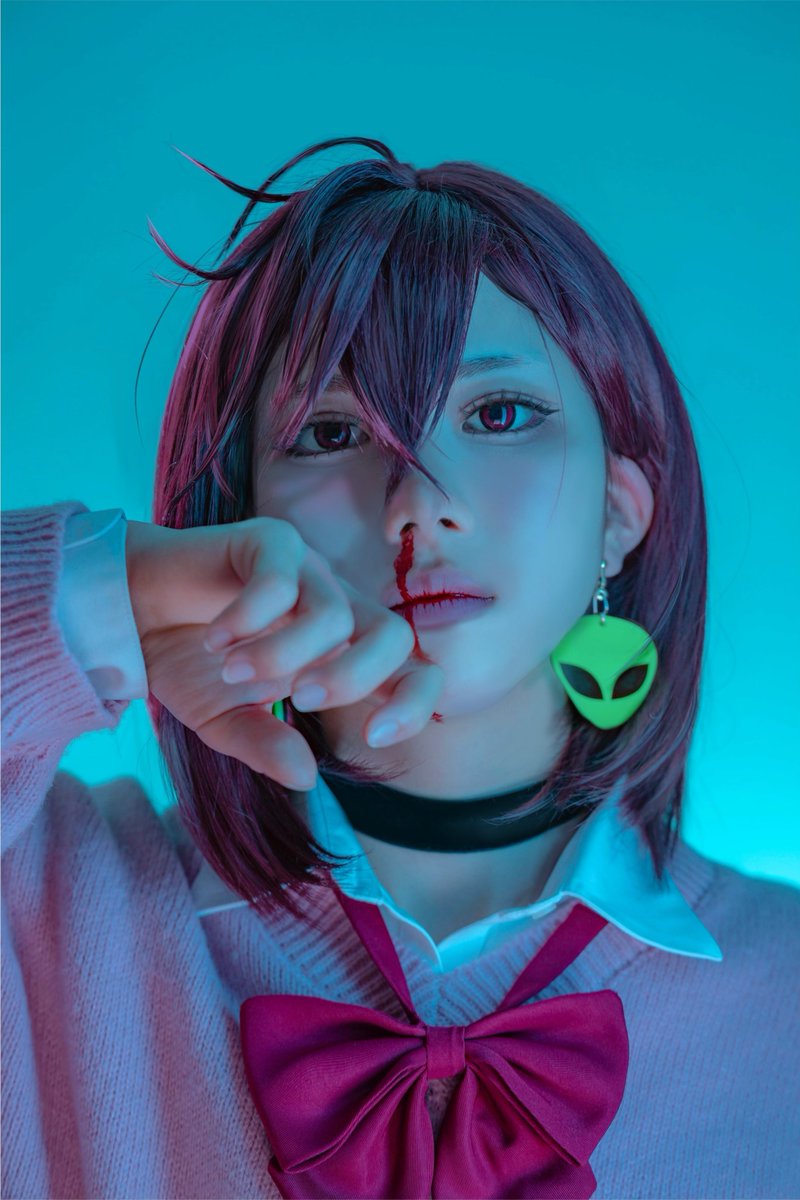 ．    
          ダ  ン  ダ  ダ  ン  ／／

                                  ／／  綾   瀬   桃

Cosplay