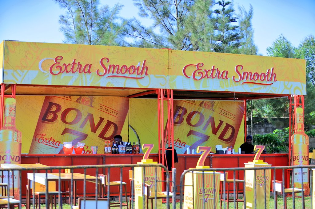 BuzzActivateUg's tweet photo. Big vibes. Bonded moments. 🥃✨

Turned up the energy at the #ChampanyaFest with a standout activation for Bond 7.

We brought the buzz (and the Bond) with interactive experiences that got people sipping and vibing 🍻🔥

#BuzzActivateUG
#ExperiencebyBuzz 
#Buzzeventsug https://t.co/KfqWC4TIPG