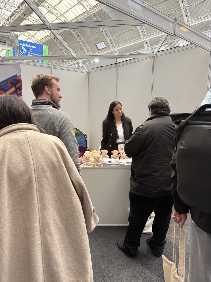 ElectronicsNews's tweet image. Last week, Electronics Weekly attended Hardware Pioneers trade show in London ✨

Thanks to everyone who dropped by our stand and congratulations to those lucky enough to win Chip the Bear 🐻!

#ElectronicsWeekly #HardwarePioneers #ElectronicsIndustry #ChipTheBear