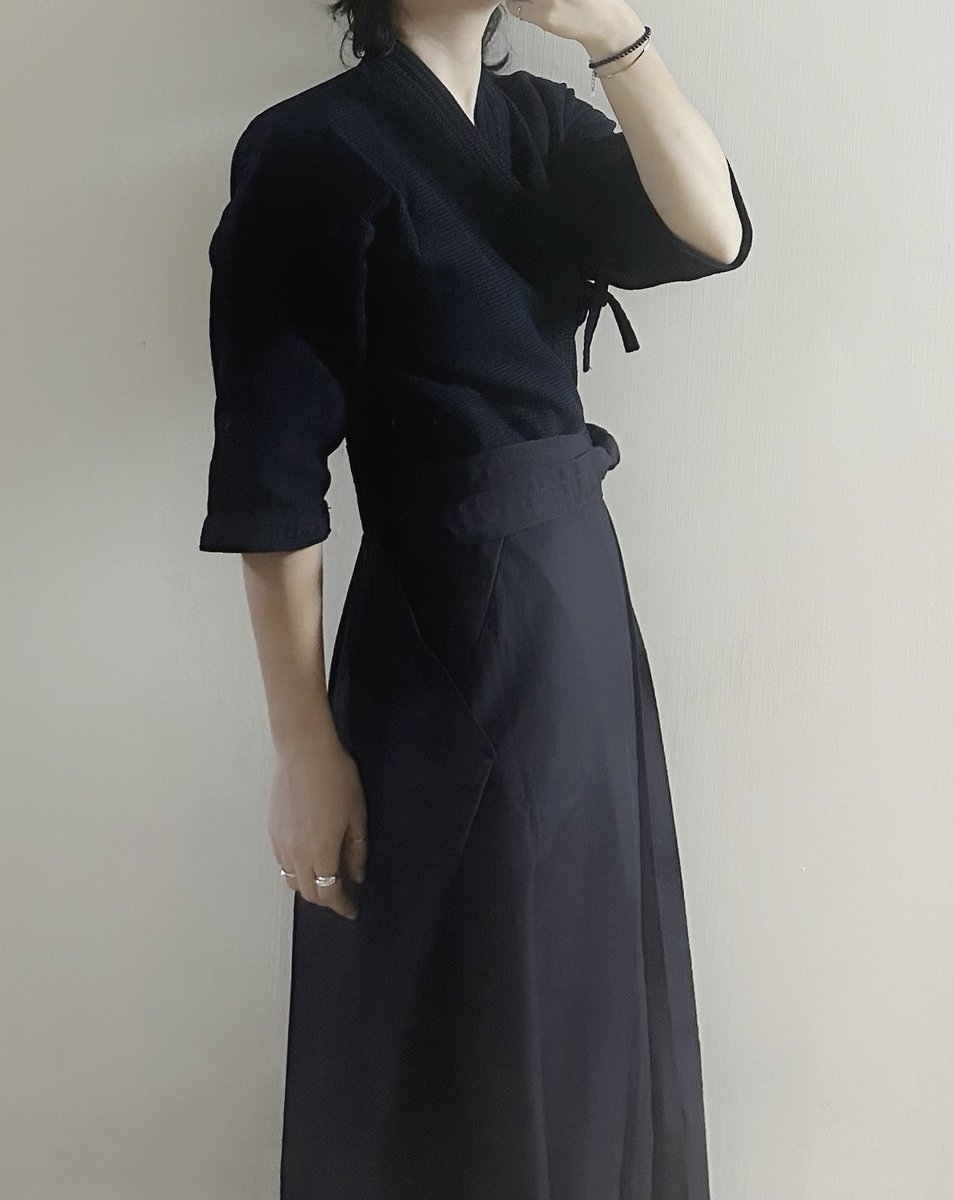 갑자기.. 운동을 홍보합니다
검도를 하세요
도복이 예쁩니다
호구는 더 멋집니다

이것만큼 미친 유산소가 없습니다
40분만 하면 땀 쏙 빠집니다
어깨넓어집니다 전완근 커집니다

단증도 딸수있고요 (유단자가 됩시다)
지역 대회도 도장 소속으로 나갈수 있습니다