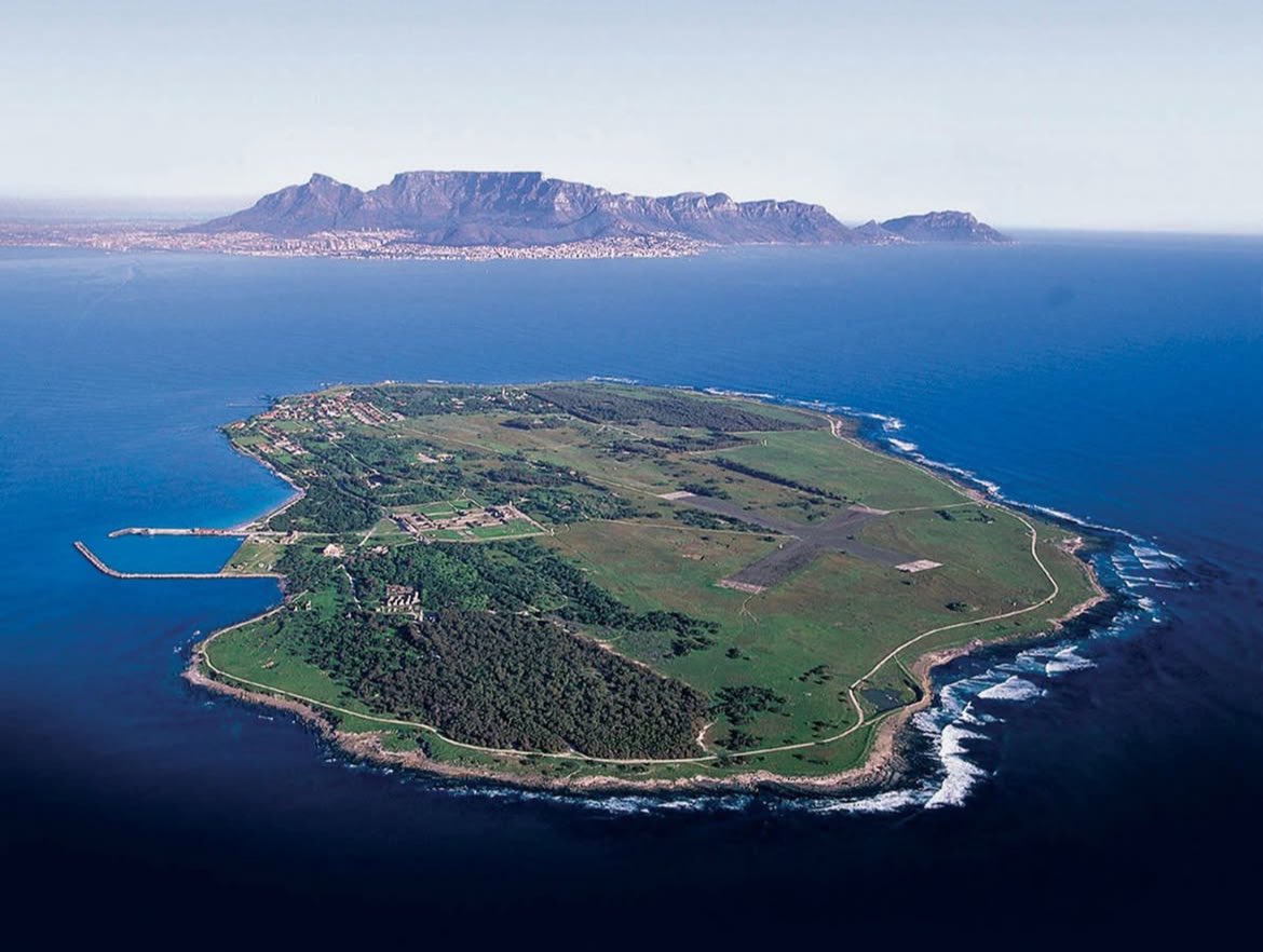 trufm's tweet photo. #KasiTour

Dr. Klass takes us beyond the textbook version of Robben Island to unpack its legacy, its lessons, and the spirit of freedom it still carries.

#LunchTimeShandis https://t.co/cTBFC3sW6Z