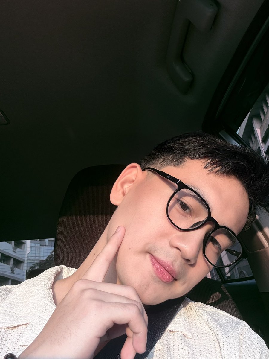 dingdongbahan's tweet photo. Banda here po ang kiss sana love. 💕 https://t.co/qQiqPsl7hG
