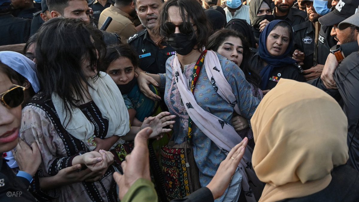 UN_SPExperts's tweet image. UN experts urge #Pakistan to address human rights violations in #Balochistan, citing reports of widespread torture, ill-treatment, extrajudicial killings & violence by security forces, especially against peaceful protesters & human rights defenders.
ohchr.org/en/press-relea…