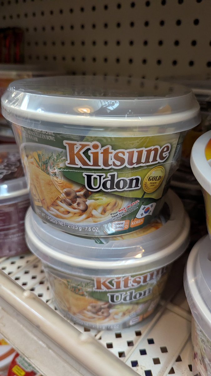 night_owlll's tweet image. udon kitsune put the noodles in the bowl...