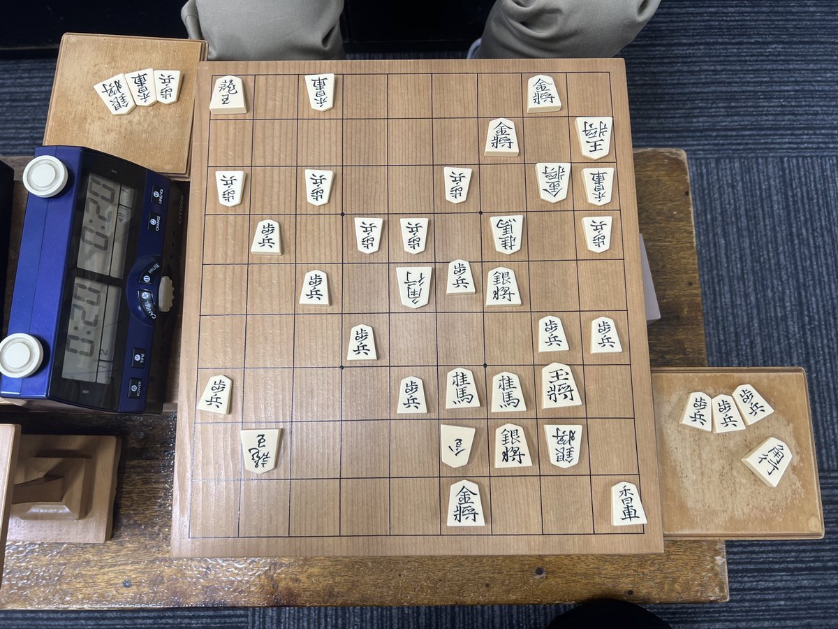 将棋サロン西荻で桐生vs菊地の実戦、面白い詰みがありました（＾ν＾）
考えてみてください（＾ν＾）